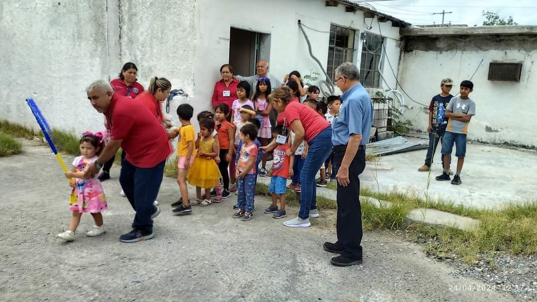 Festejan a los niños en comedor comunitario