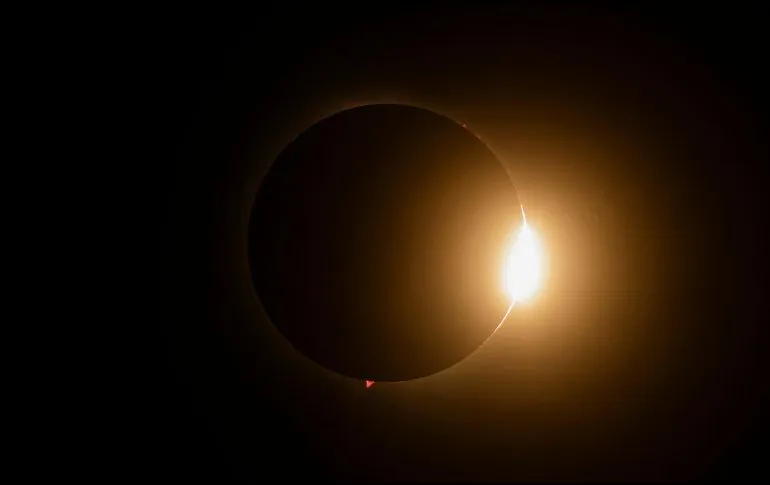 Objeto «raro» es captado durante Eclipse Solar 2024 en Canadá