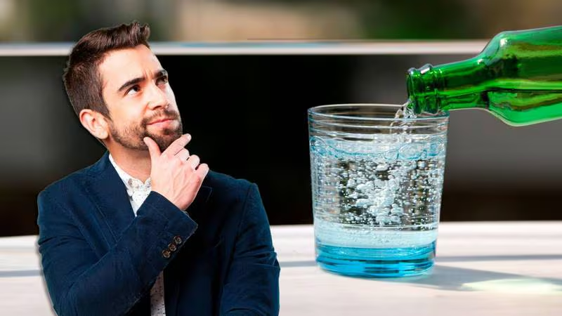 Agua mineral: Beneficios y desventajas de tomarla
