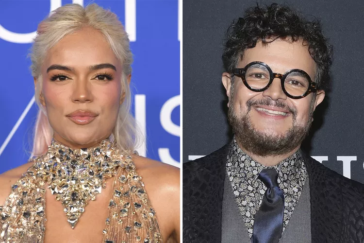 Aleks Syntek tira un disco de Karol G al inodoro ¡Mira lo que dijo de su música!