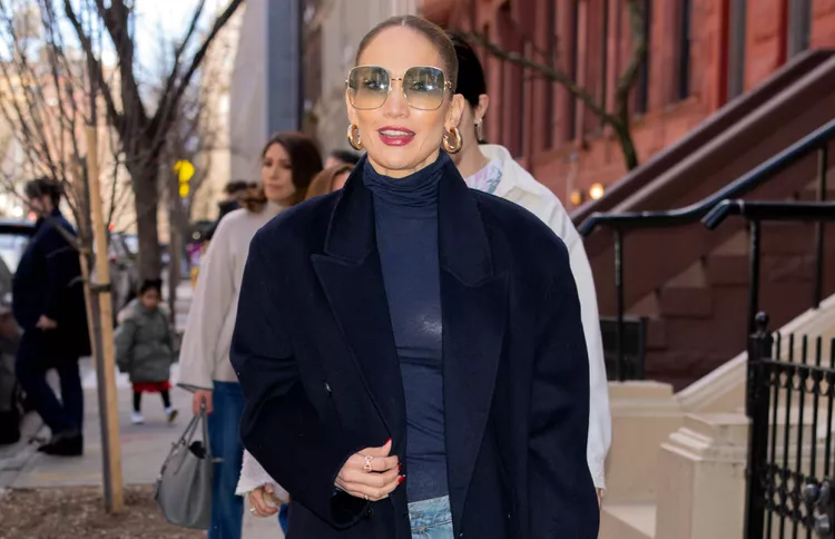 ¡Maravillosa! JLo deslumbra con su look al recibir reconocimiento en gala en Nueva York
