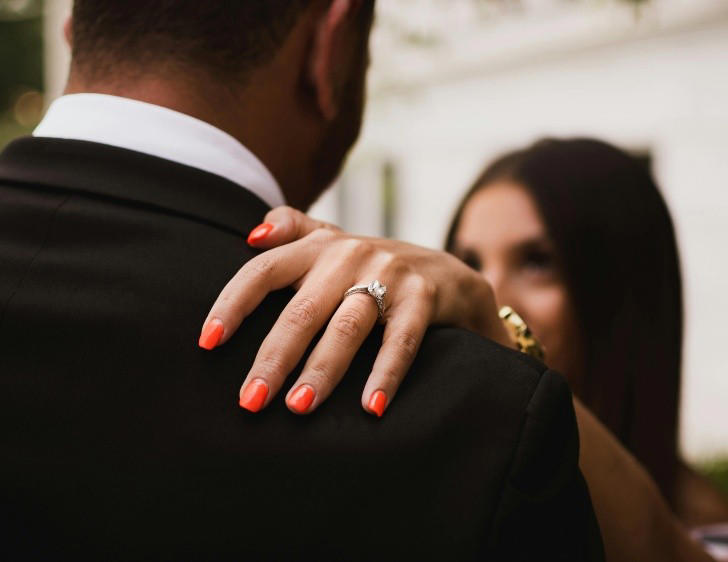 Cómo saber que tu pareja te engaña con estas señales