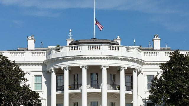 Irán condena a EU a pagar 1,000 millones “por apoyar crímenes de la monarquía Pahlavi”