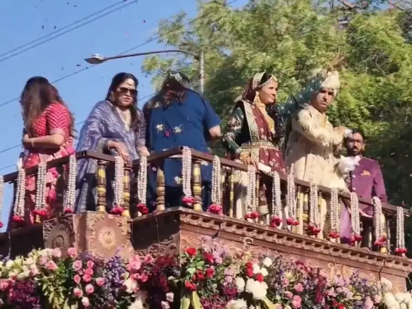 Pareja india reparte toda fortuna en la calle… para convertirse en monjes