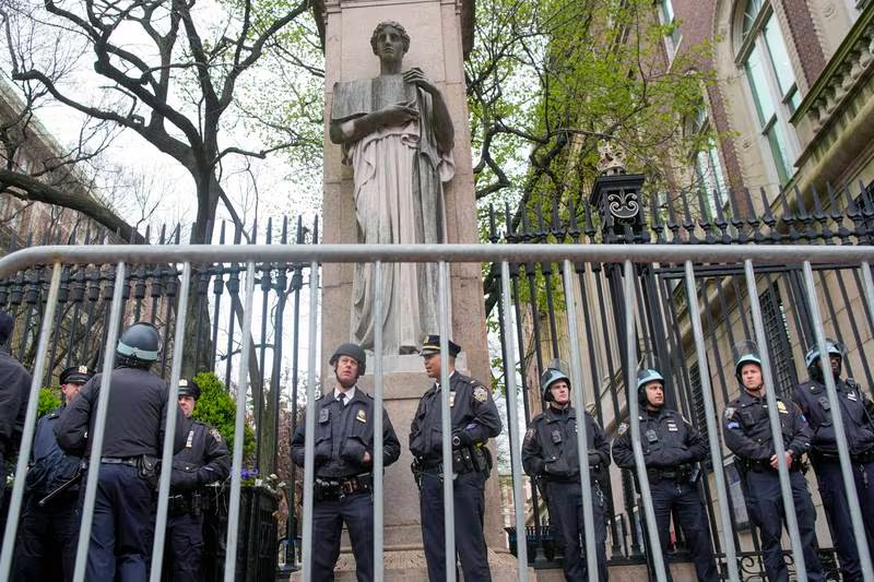 Detienen a más de 40 personas en Universidad de Yale por protestar contra guerra en Gaza