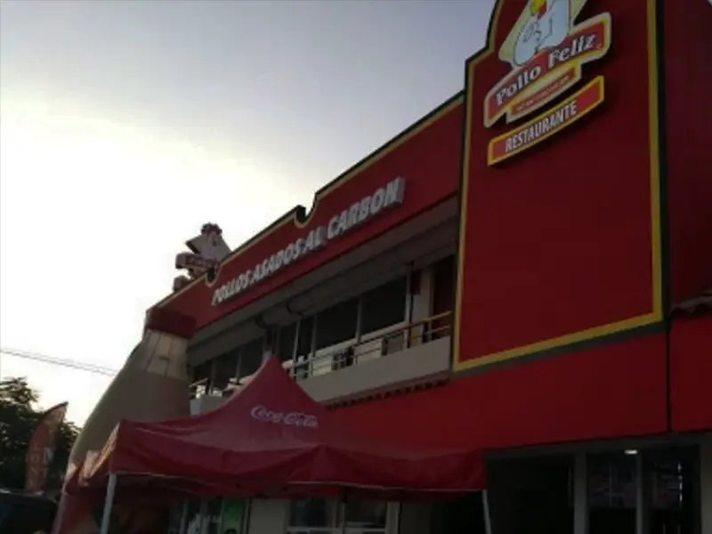 Familia lleva a niño al Pollo Feliz, cae de la euforia, convulsiona y muere