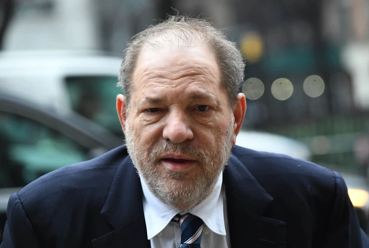 Harvey Weinstein fue trasladado al pabellón de prisión del Bellevue Hospital por razones médicas, según su abogado y registros en línea