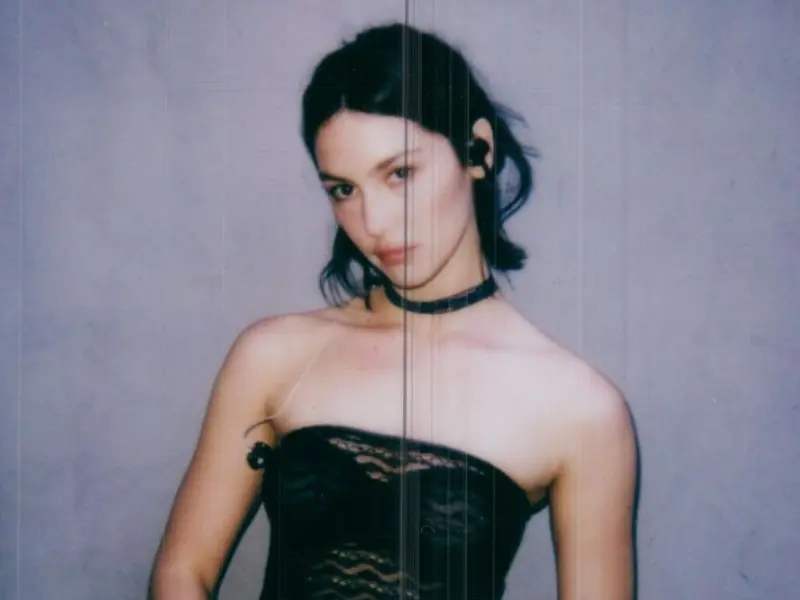 Gracie Abrahams anuncia nuevo sencillo Risk y álbum ‘The Secret of Us’