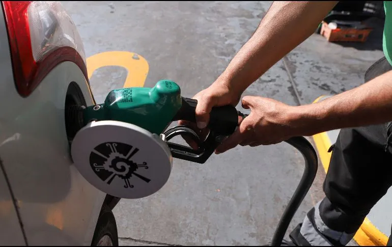 La inteligencia artificial te dice el truco para que tu auto gaste menos gasolina
