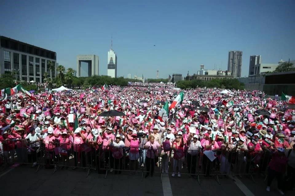 Acuden 95 mil personas a Marea Rosa en la CDMX