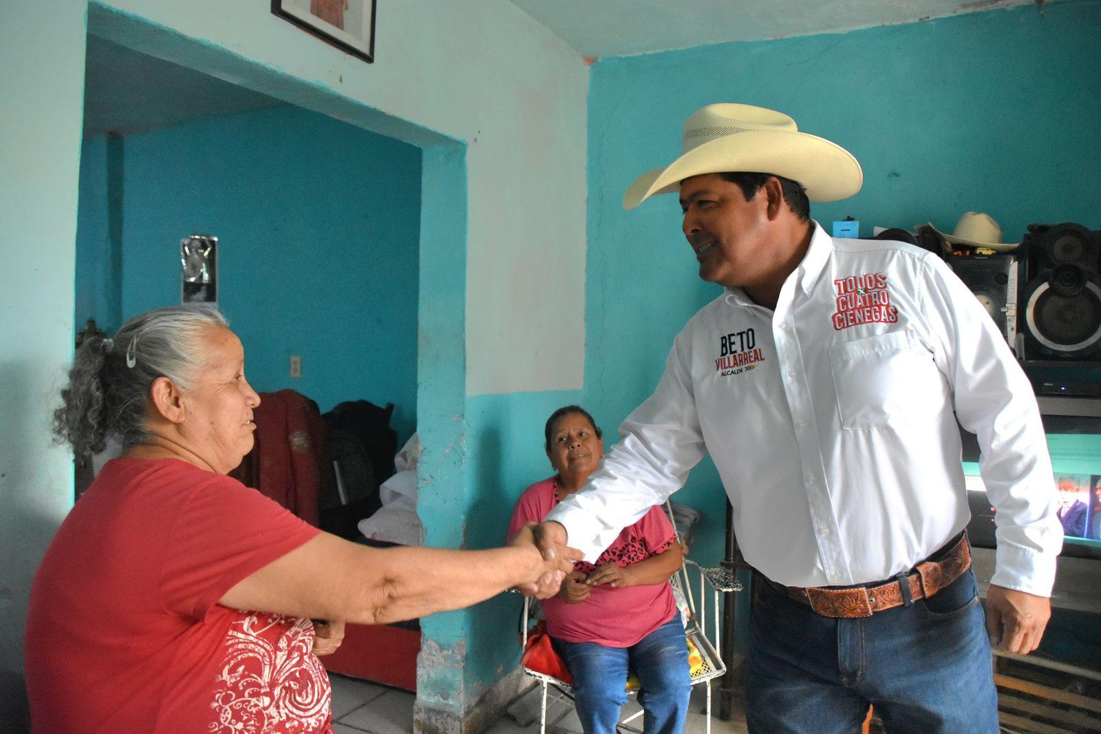 BETO VILLARREAL PACTA SERVICIOS DE CALIDAD Y SALUD POR  CUATRO CIÉNEGAS 
