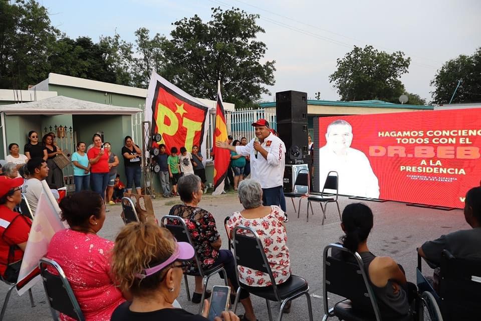 Visita Bebo Z’Cruz la colonia Allende