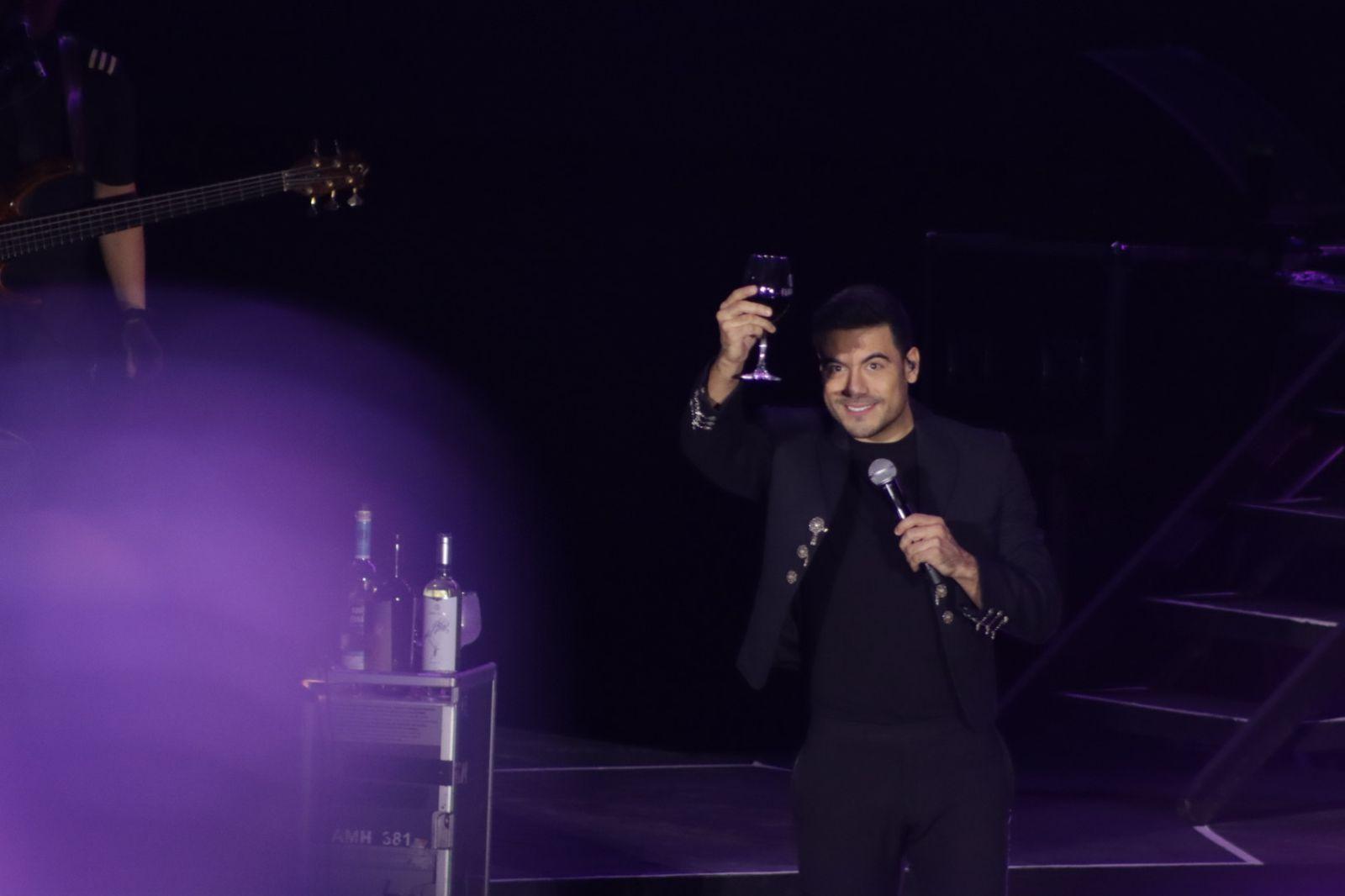 Espectacular presentación de Carlos Rivera en Parras