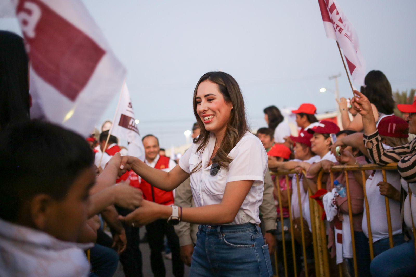 Asiste Cecilia al cierre de campaña de Shamir