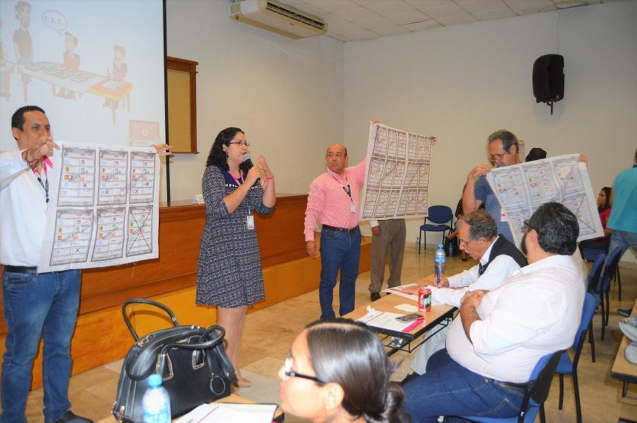 Llaman a capacitarse a funcionarios de casilla