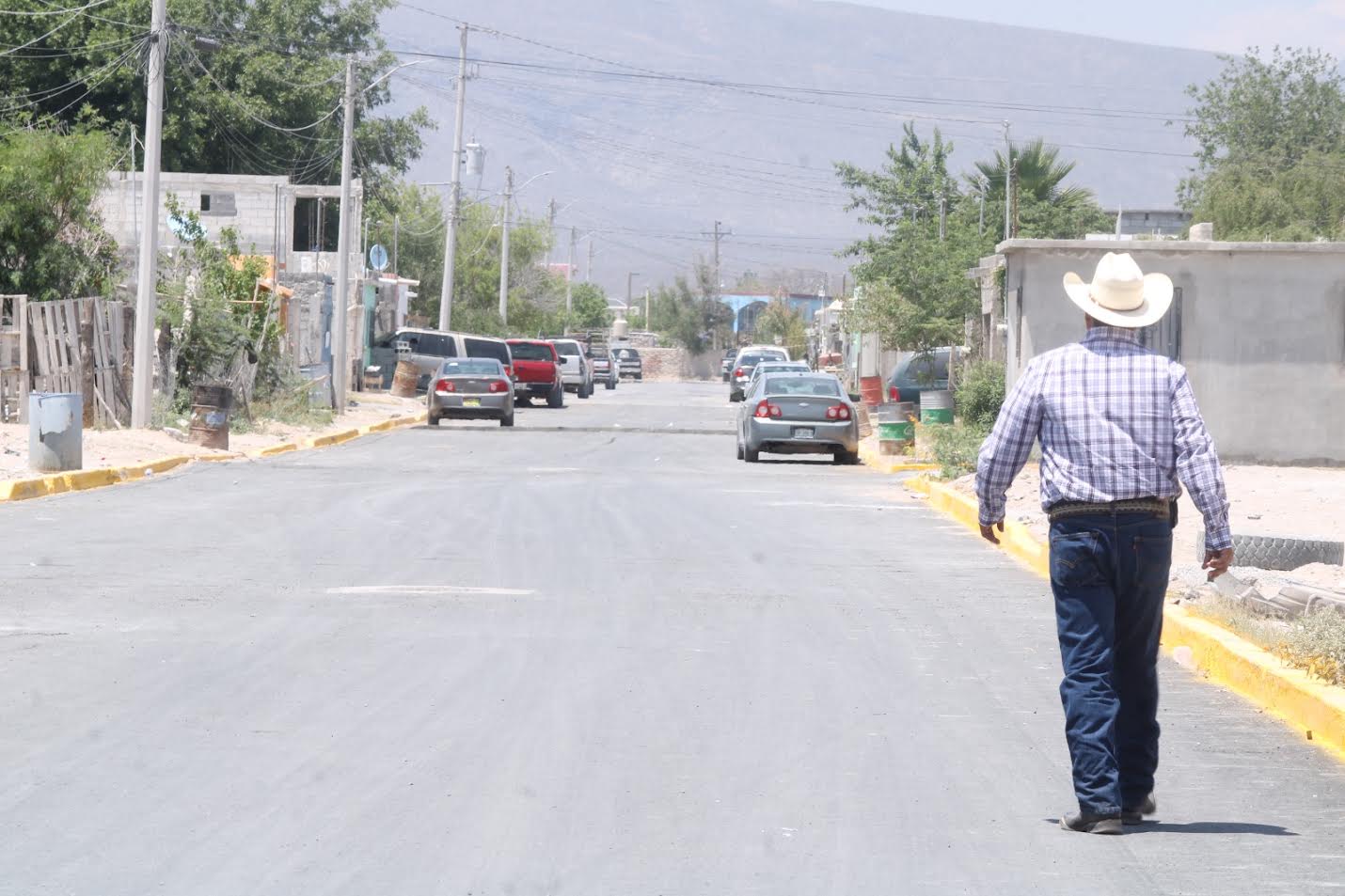 Reconocen vecinos avance de obras en 4C