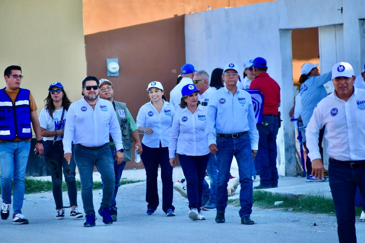 Arrasa con mayor fuerza la ola azul