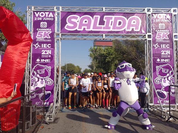 Promueve IEC voto con carrera atlética