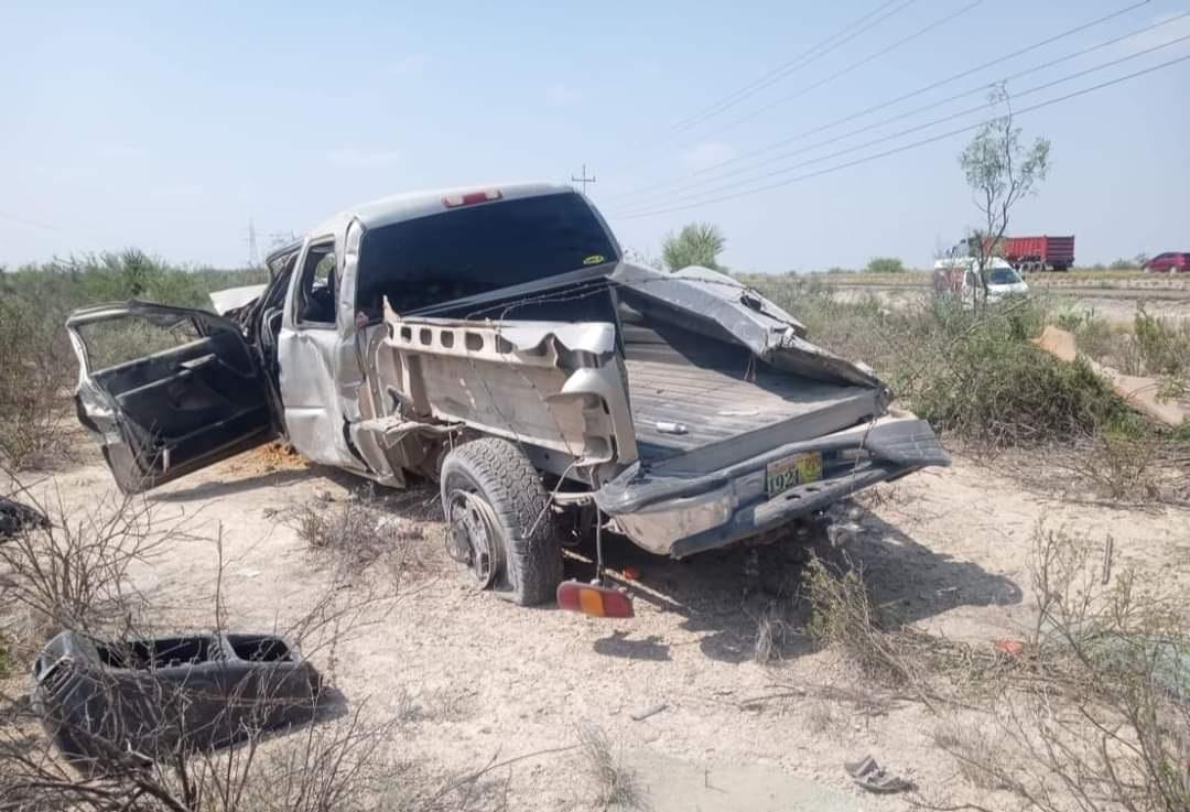 Vuelca paisano en la carretera 57
