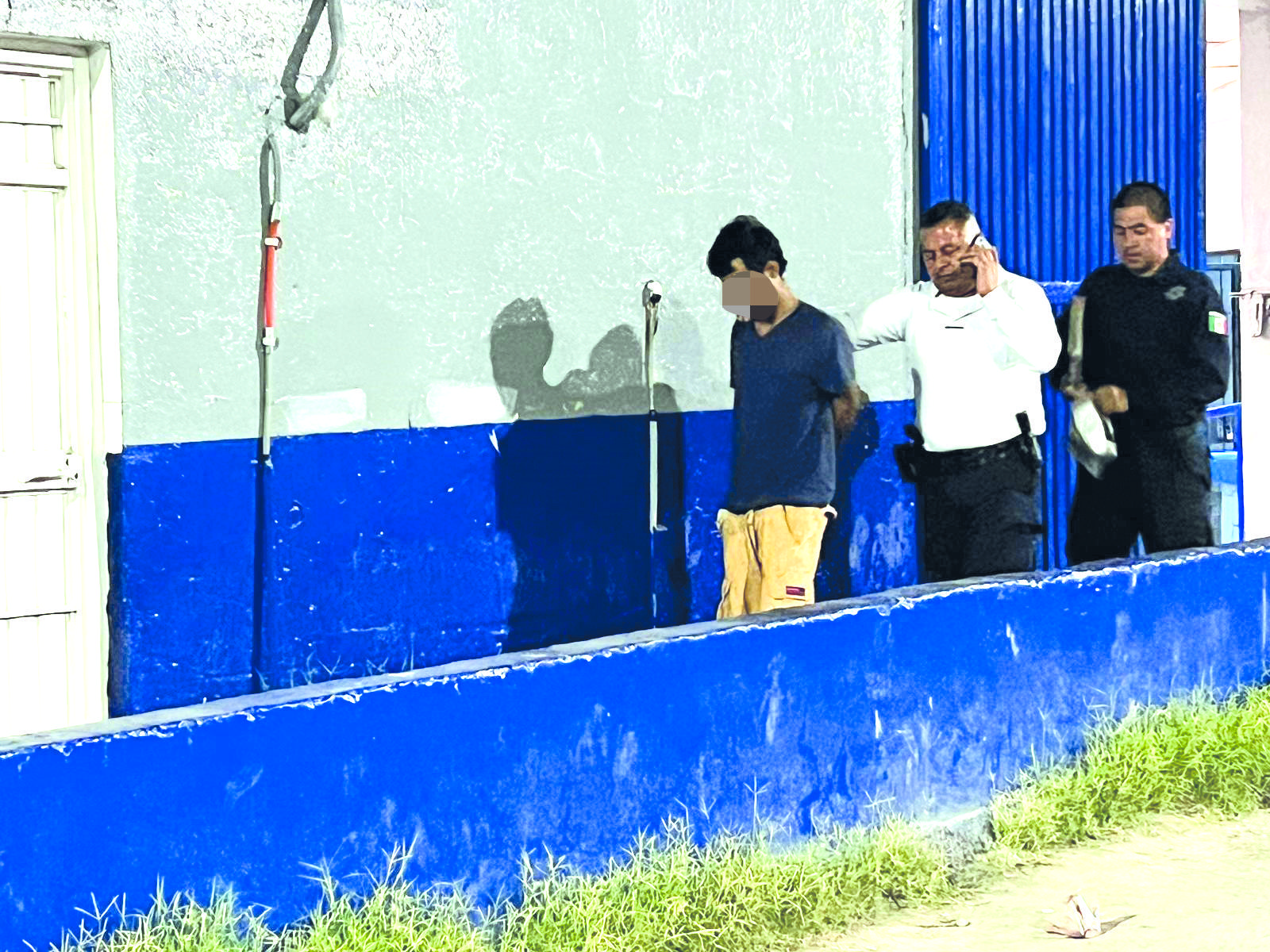 Detienen a ladrón desvalijando casa