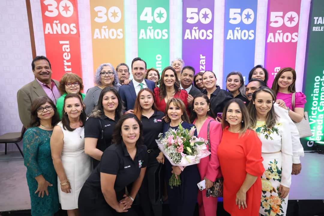 Reconoce Manolo a maestras y maestros