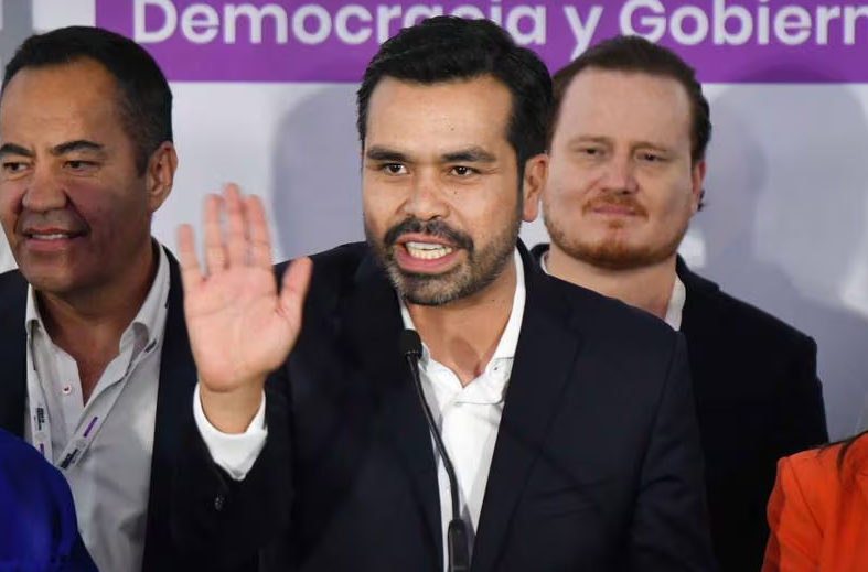 Máynez retoma agenda de campaña en CdMx; asegura que se mantendrá en la contienda presidencial