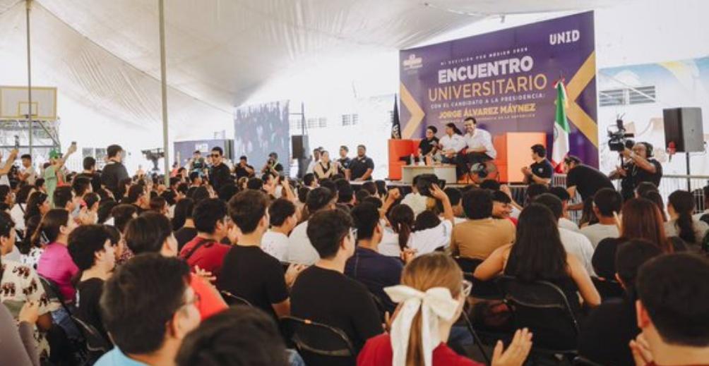 Máynez se enoja por pregunta sobre empresa que colocó el templete que se derrumbó en su mitin en Nuevo León
