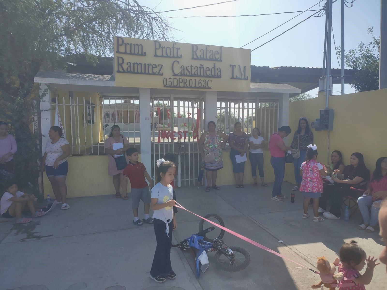 Presionan madres; no quieren clases en línea