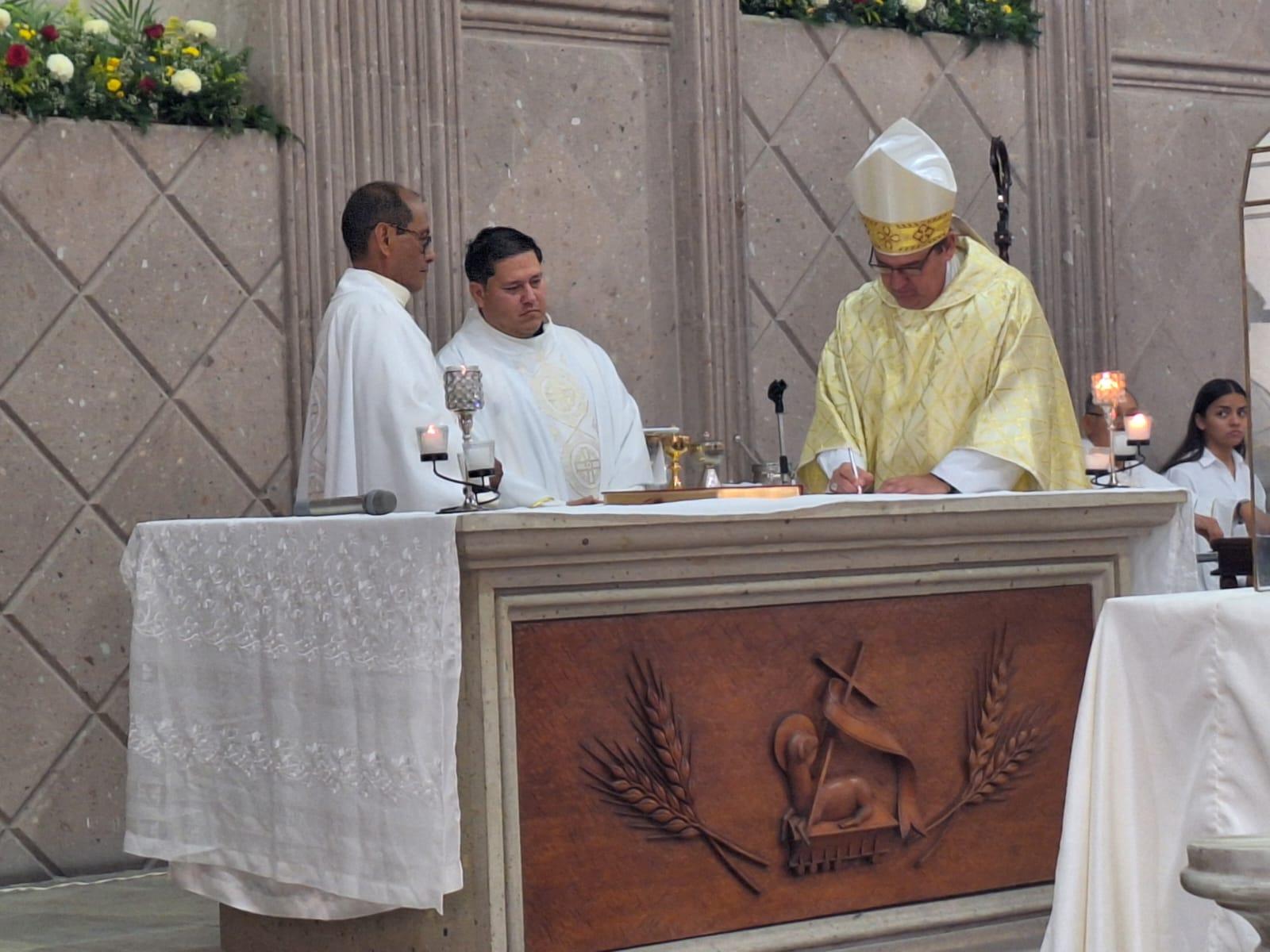 Llega Padre José David a la parroquia La Salle