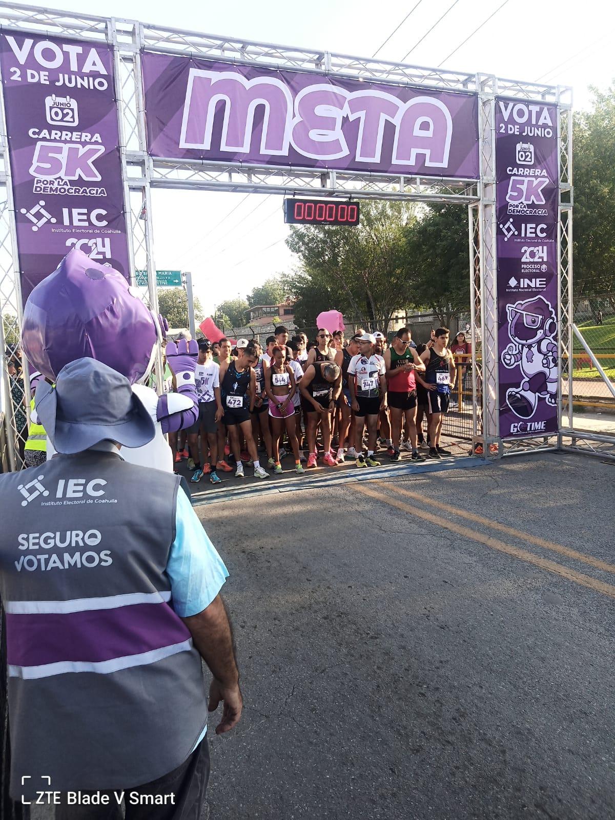 Realiza IEC carrera 5K por la Democracia
