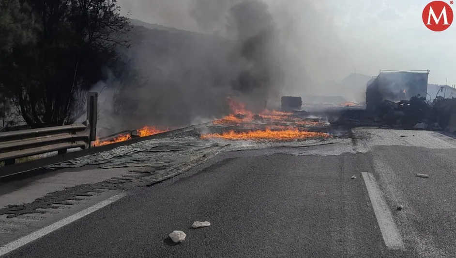 Incendio en la Sal-Mon por choque de tráileres