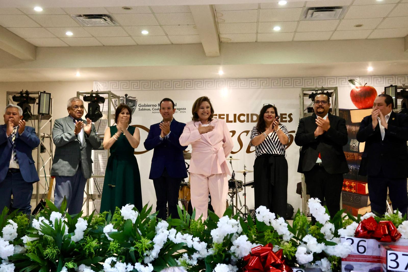 FESTEJAN EN GRANDE A MAESTROS DE SABINAS
