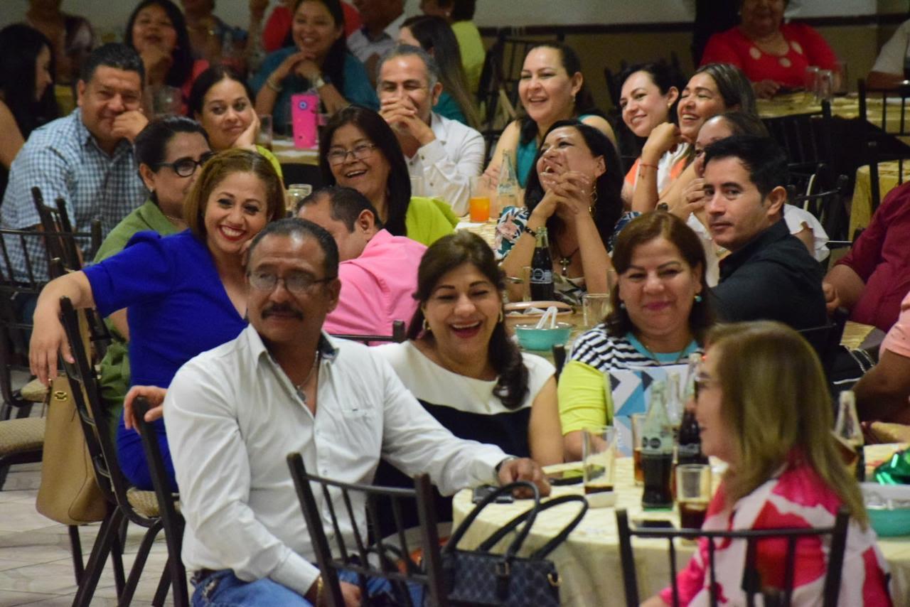 Festeja SB a los profes
