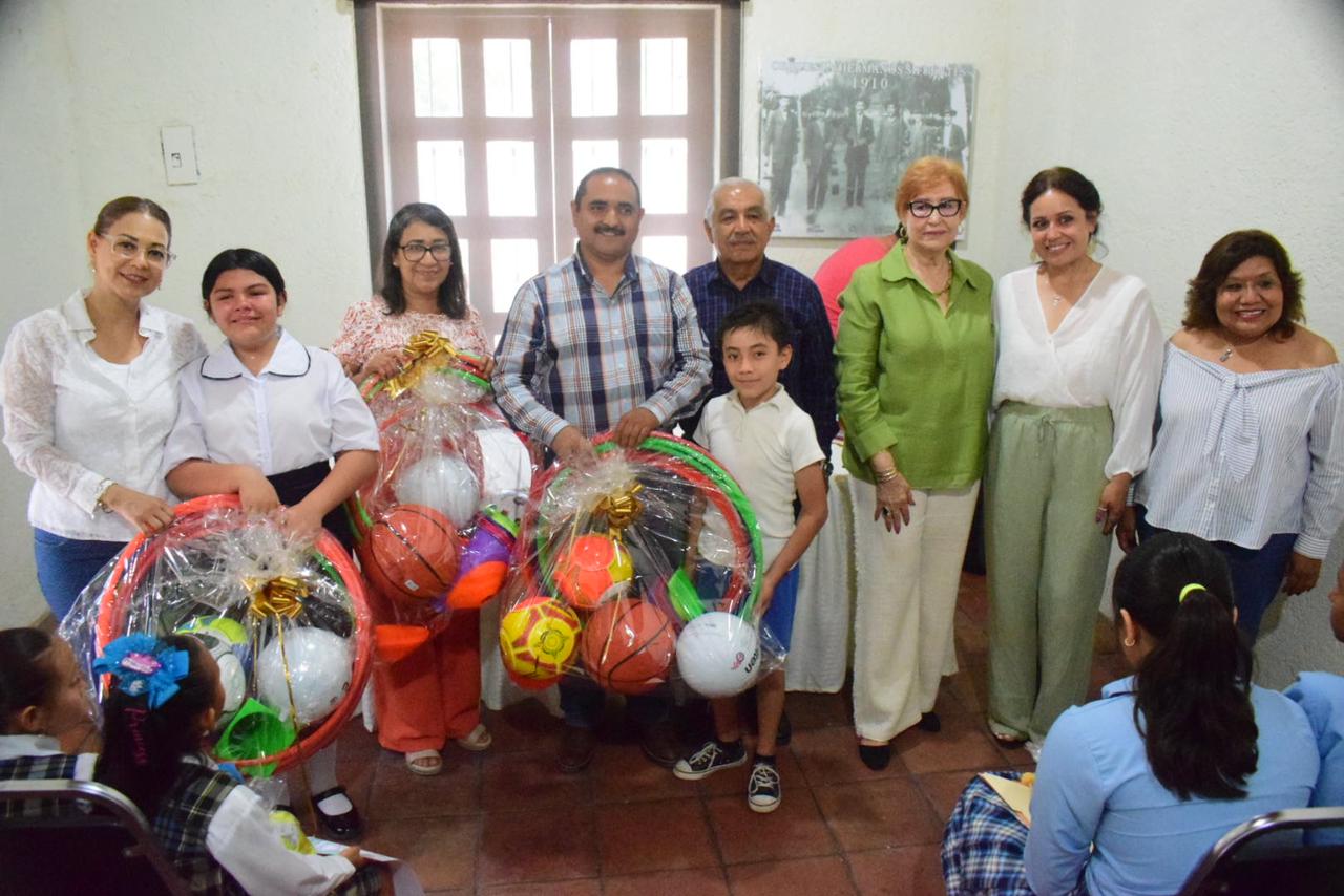 Premian ganadores de Cuentacuentos en SB