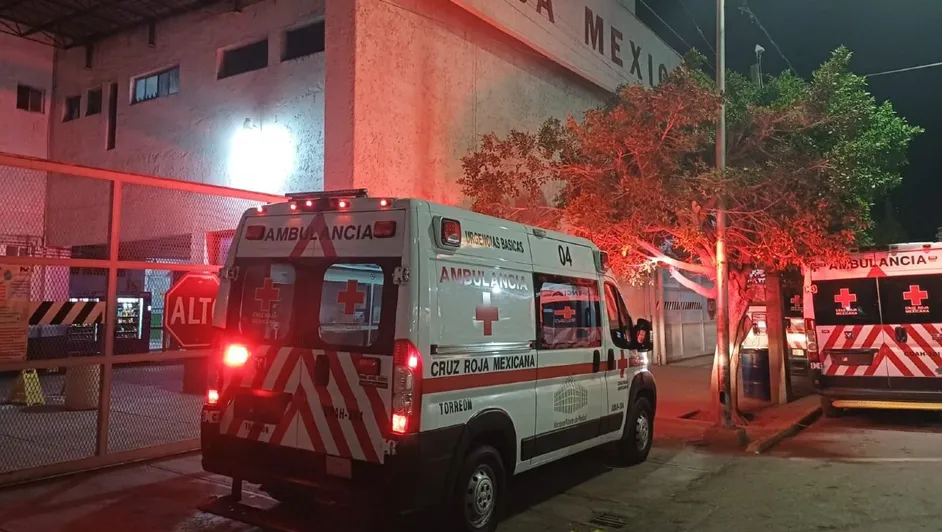 Hombre lanza gasolina a novia y prende fuego