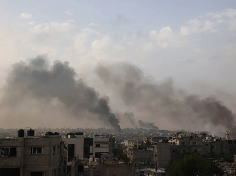Israel ataca, de nuevo, campo de desplazados en Rafah; hay al menos 21 muertos y 64 heridos