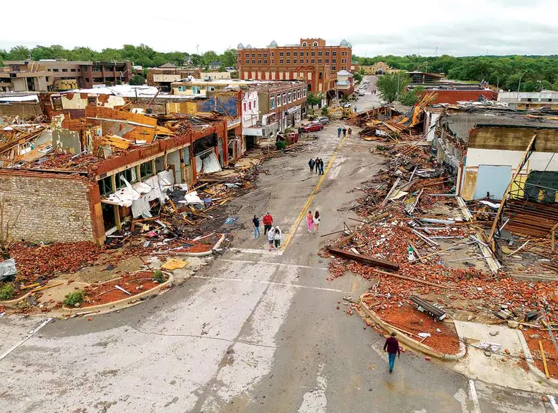 Tornados arrasan en Kansas y Oklahoma