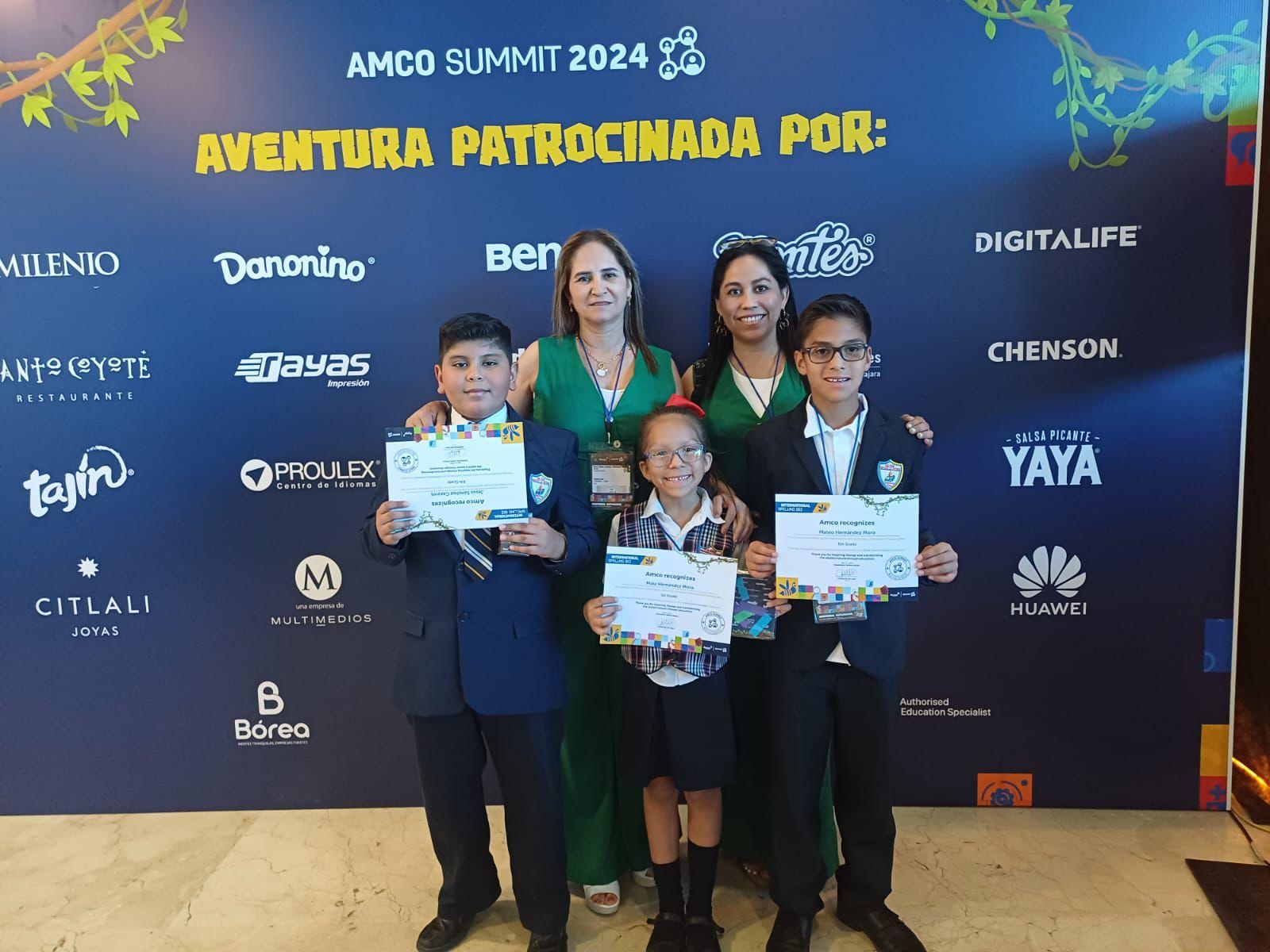 Alumnos monclovenses en congreso internacional