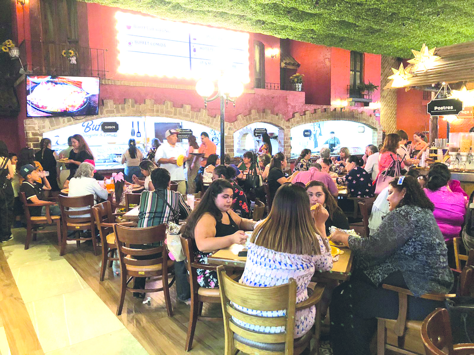 Restaurantes lucen repletos