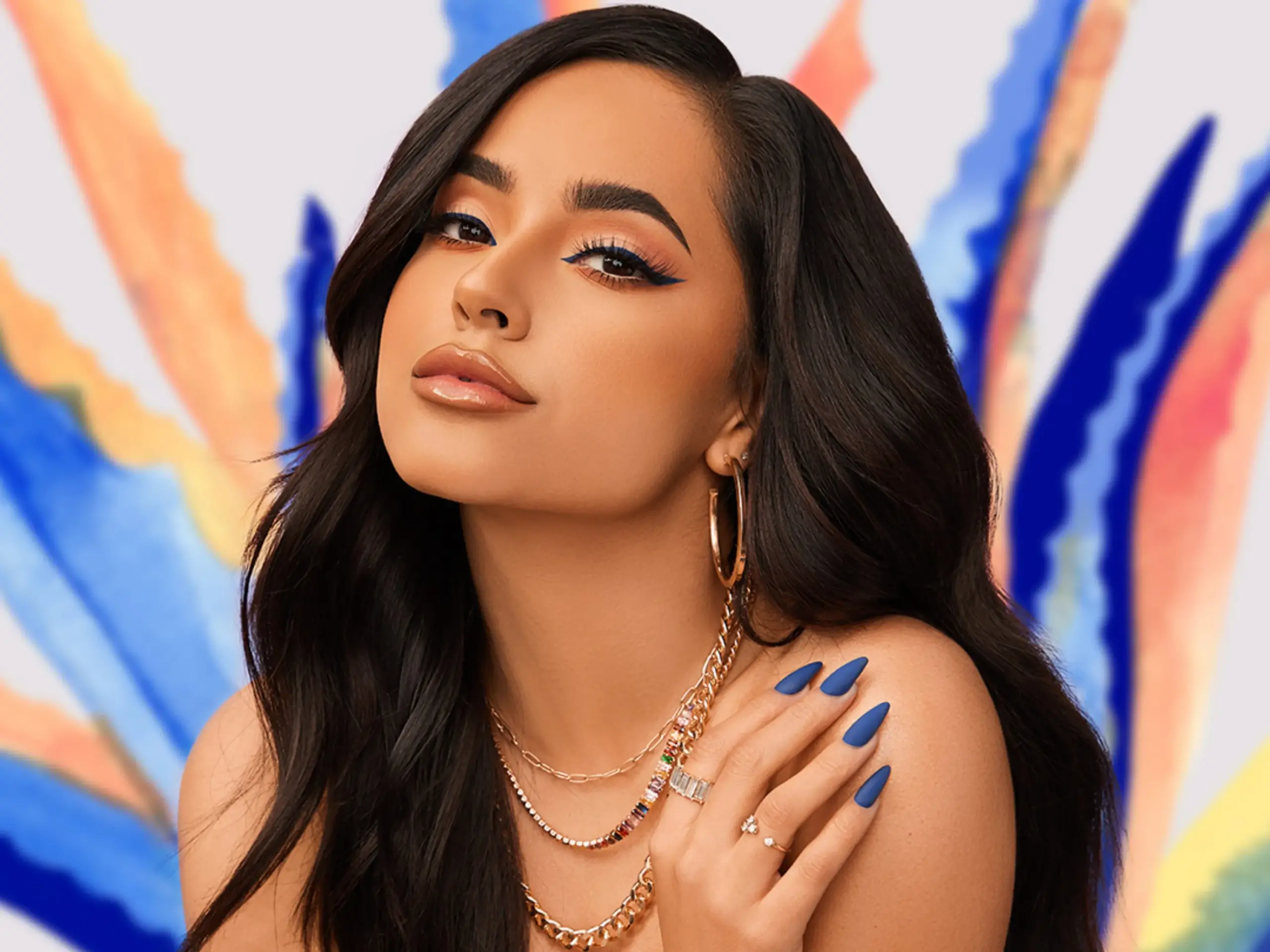 Becky G ordenó que encerraran a varios reporteros para que no la entrevistaran