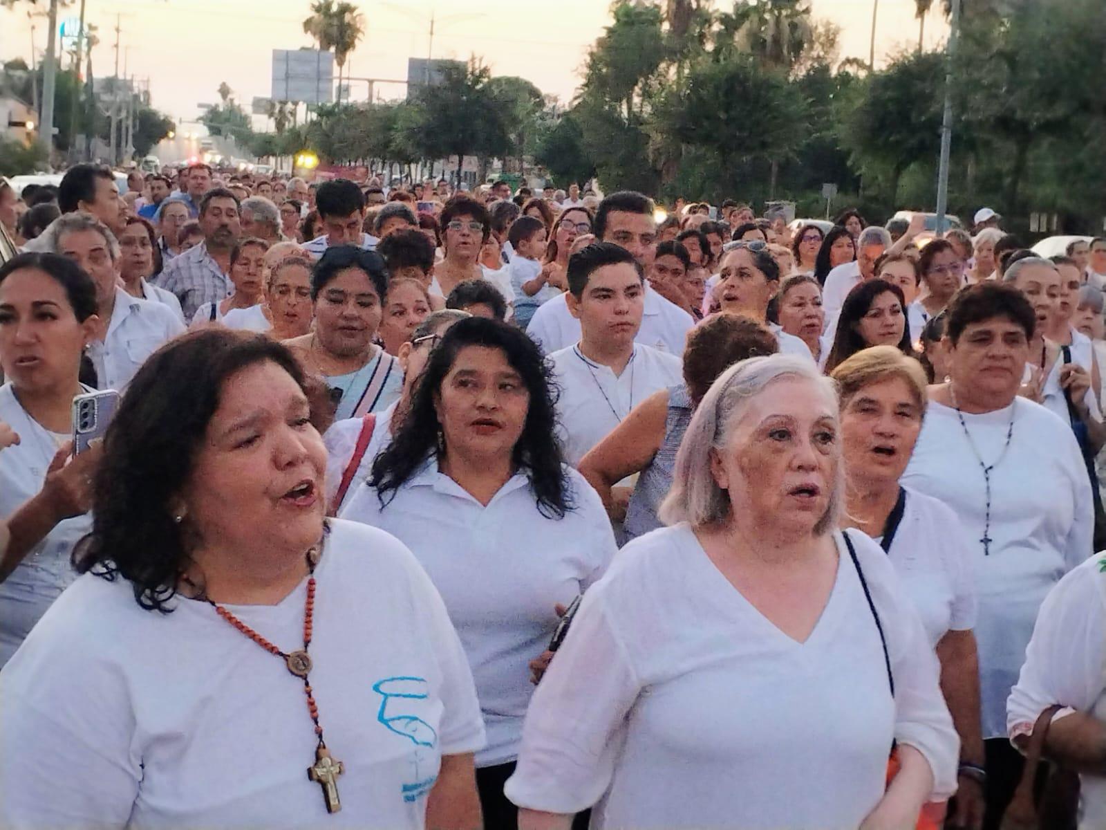 Desbordan fe católica con procesión y misa