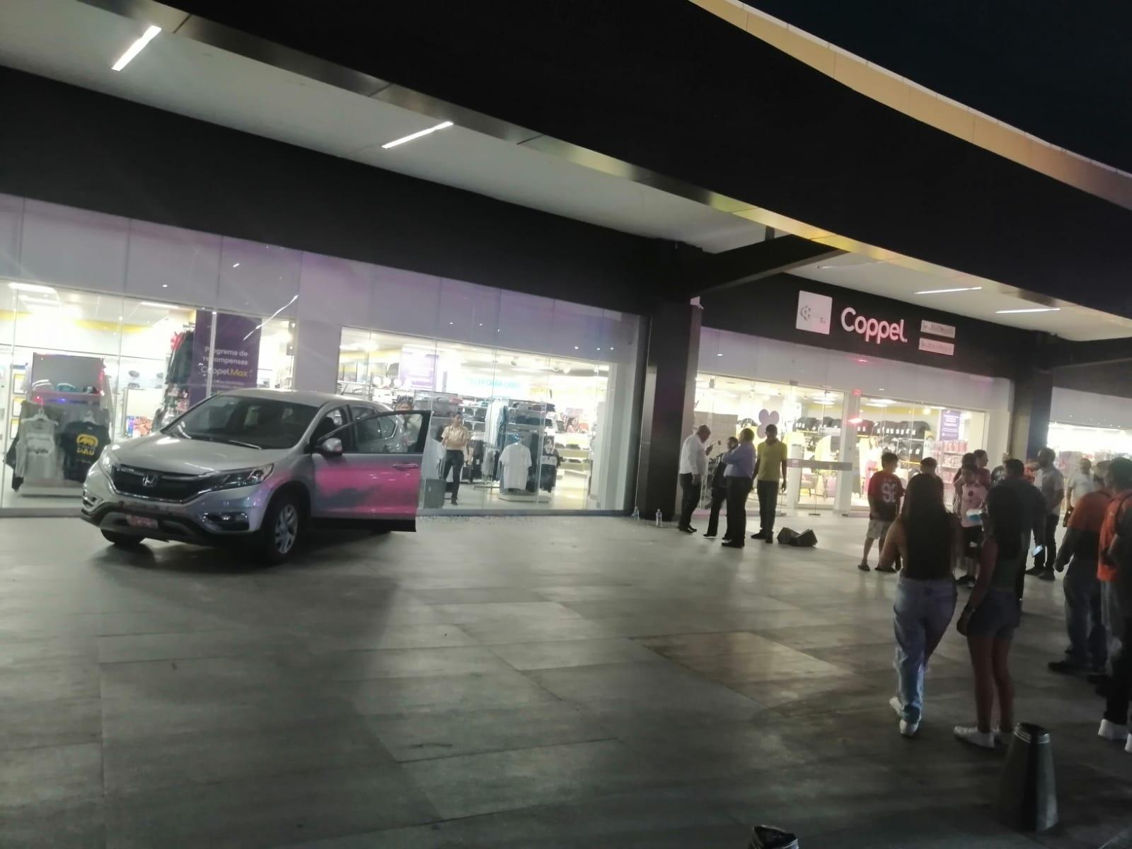 Desata caos en el Mall; libre al pactar convenio