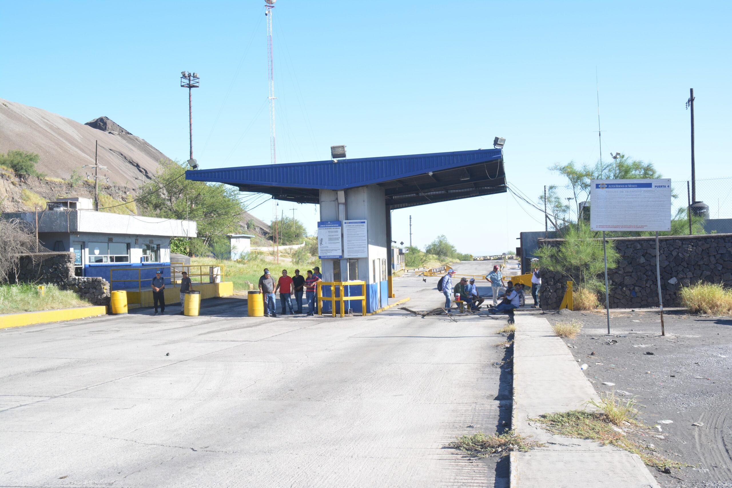 Ceden obreros de AHMSA a permitir saquen material