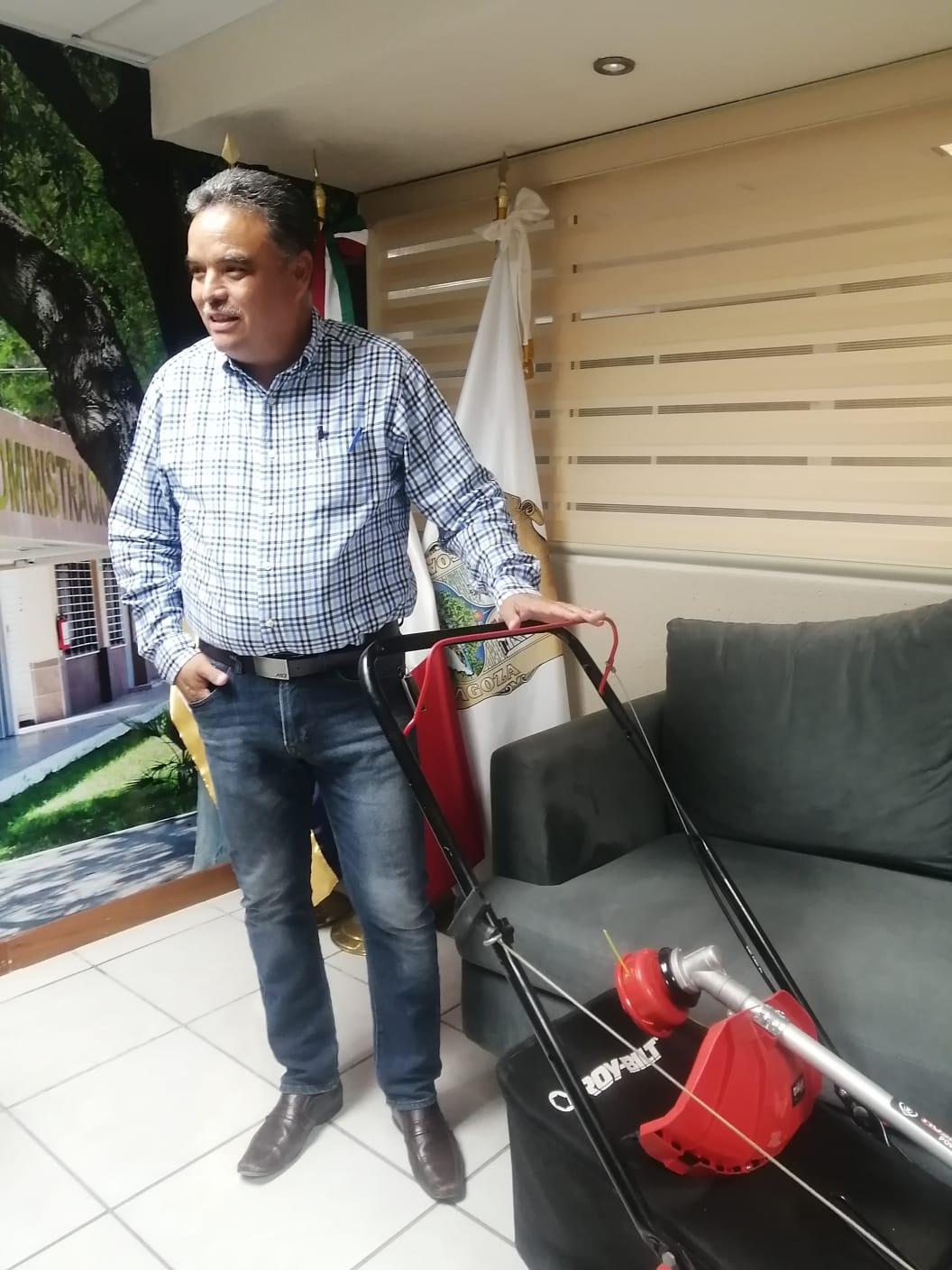 Reciben equipos jardinería en FCA