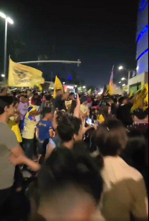Espontáneo festejo de americanistas en Pape