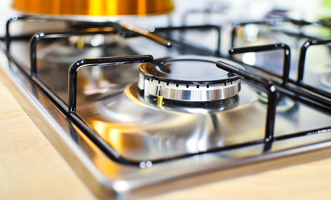 Estos son los mejores trucos caseros para remover el cochambre de la estufa