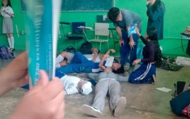 Impactante: Maestro encierra a estudiantes en pleno calor como castigo en Veracruz