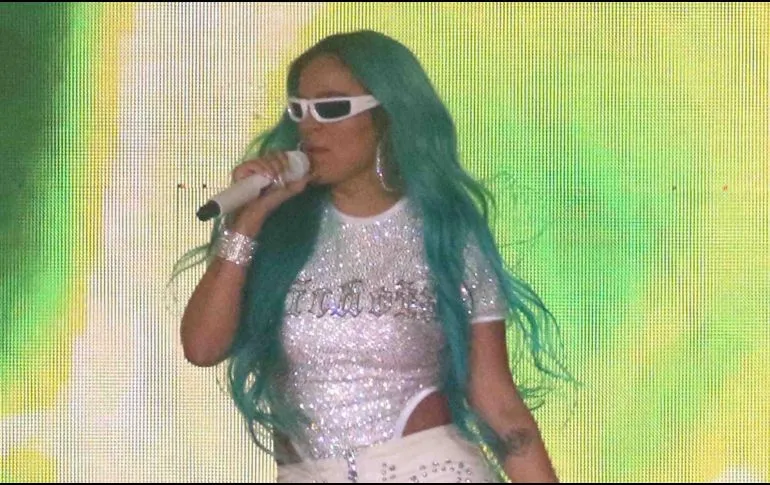 Karol G regalará peinados y maquillajes a sus fans paraguayas