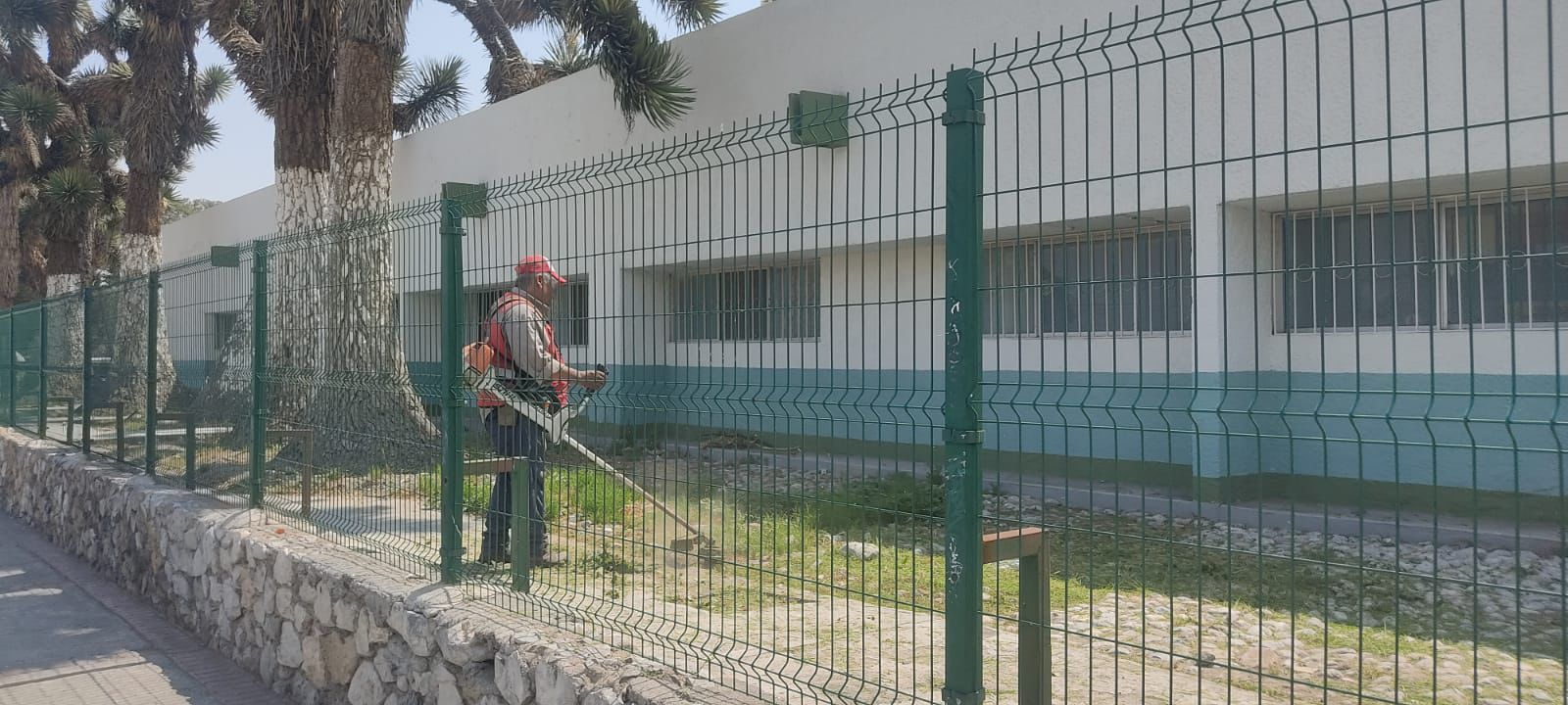 APOYA RAMOS ARIZPE CON LIMPIEZA DE ESCUELAS PARA JORNADA ELECTORAL