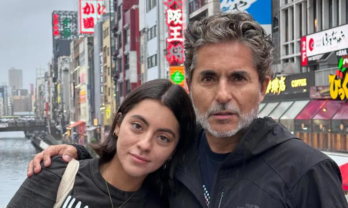 RAÚL ARAIZA Y SUS HIJAS DISFRUTAN DE UNAS VACACIONES EN JAPÓN